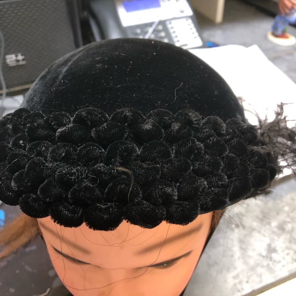 Hay, black velvet